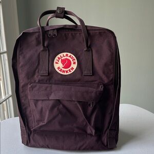 Fjallraven Kanken Classic Backpack #23510 Blackberry *missing seat cushion* EUC